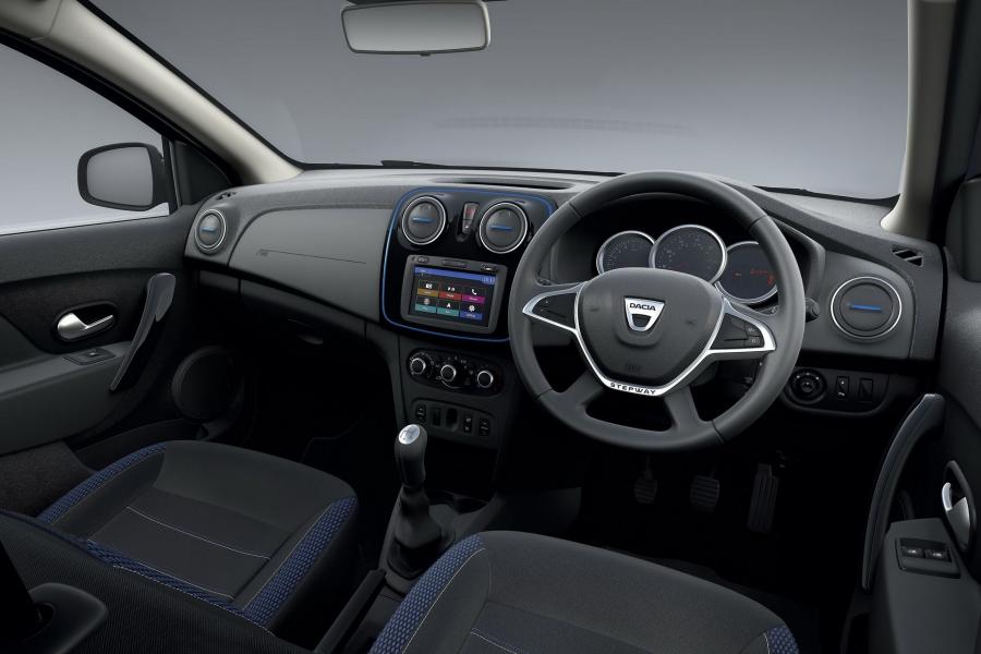 Торпедо Dacia Logan MCV Stepway SE Twenty Special Edition 2020 года  (фото 8 из 10)